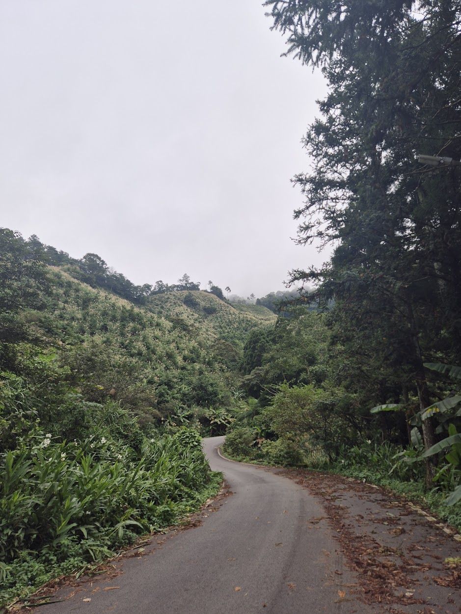 Remote but perfectly maintained paved mountain roads south of Chiayi (left), and celeste water at the Zengwen Reservoir (right)