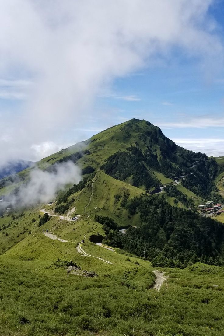 Wushe Reservoir (left) and the mountains around Ren'ai (right)